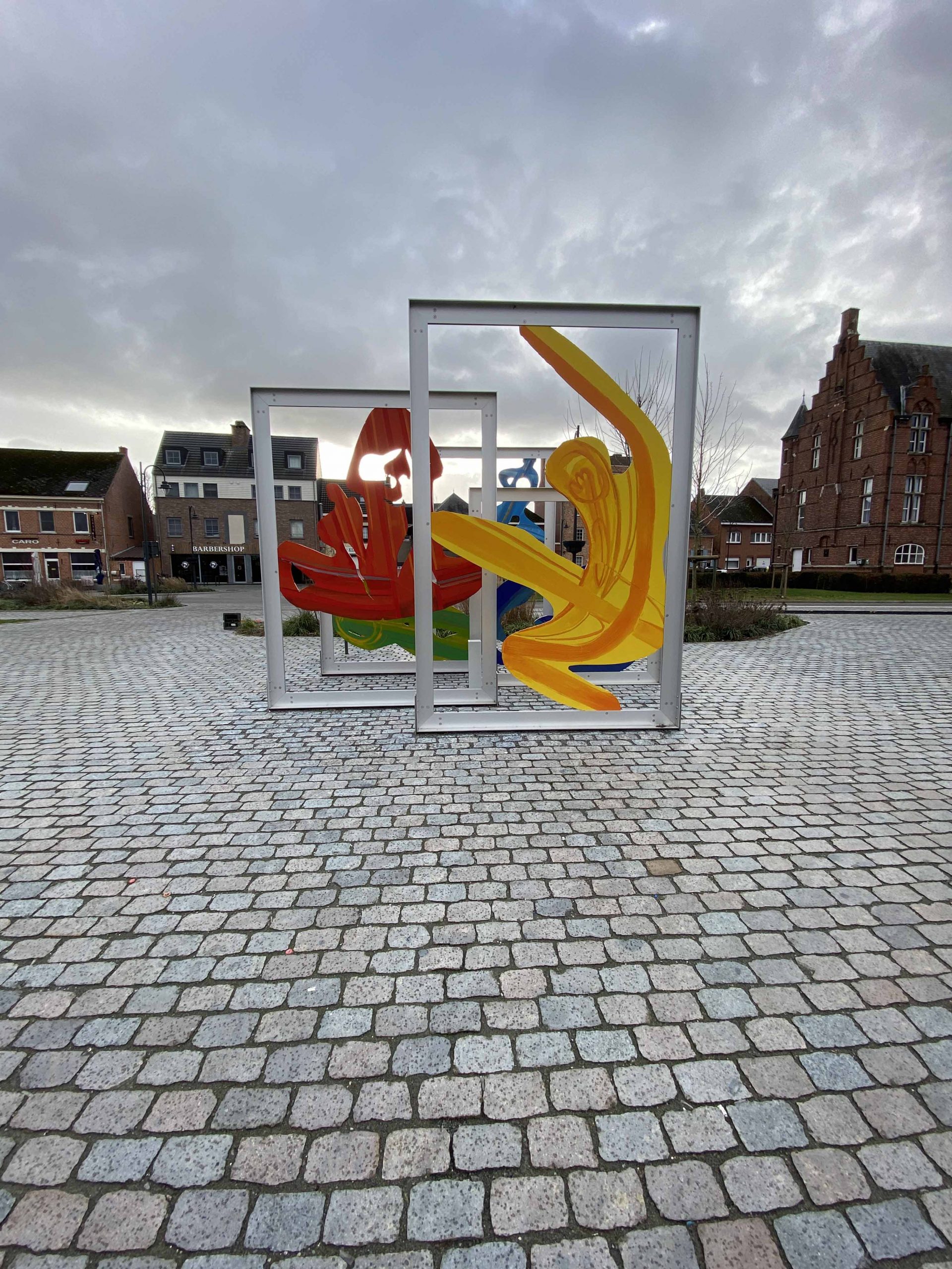 Escultura Plaza de la Municipalidad de Laakdal, provincia de Antwerpen , Bégica (2018).